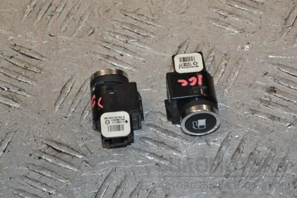 Кнопка відкривання лючка паливного бака Jeep Grand Cherokee 2010 68164107AA 394433 euromotors.com.ua
