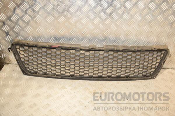 Решетка переднего бампера центральная Renault Sandero 2007-2013 8200735103 400145 euromotors.com.ua