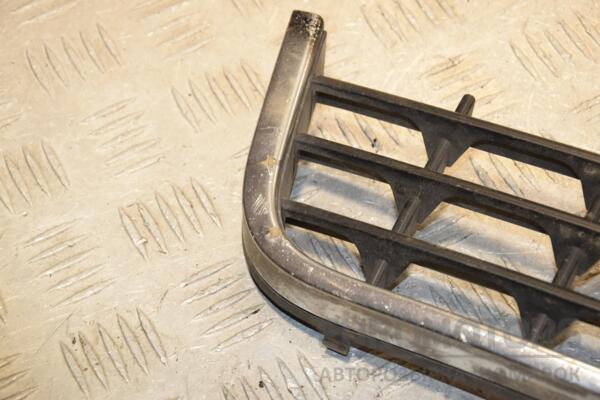 Решетка в бампер центральная (дефект) Audi A8 (4D) 1994-2002 4D0853667B 400157 - 2