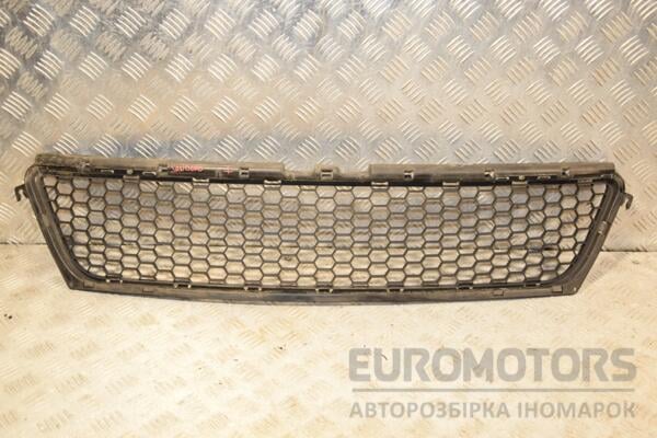 Решетка переднего бампера центральная Renault Sandero 2007-2013 8200735103 400162 euromotors.com.ua