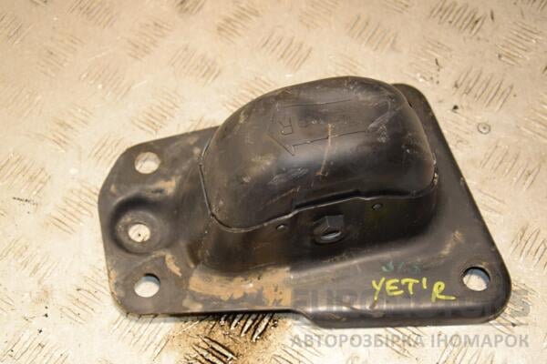 Кронштейн продольного рычага правый Skoda Yeti 2009 1K0505130J 408528 euromotors.com.ua