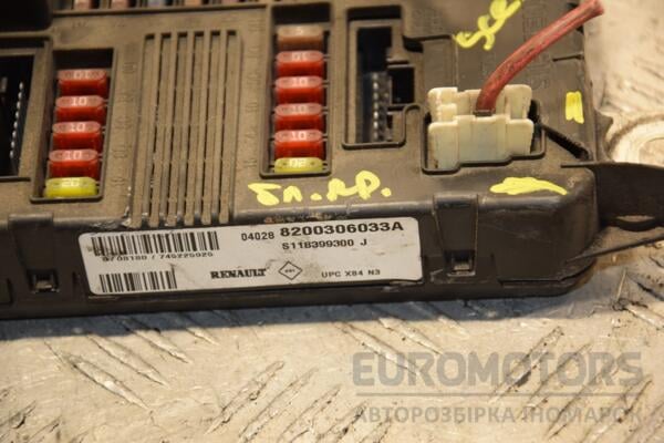 Блок запобіжників (дефект) Renault Scenic (II) 2003-2009 8200306033 408838 - 2