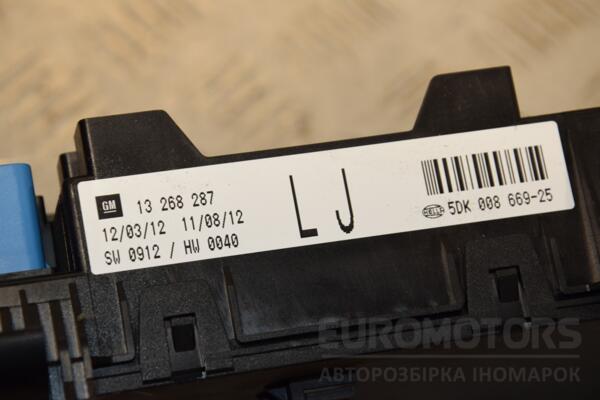 Блок запобіжників Opel Zafira (B) 2005-2011 13268287 411247 - 2