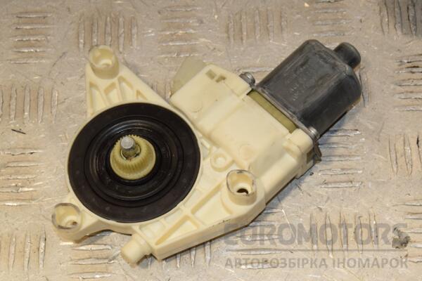 Моторчик стеклоподъемника передний правый Mercedes C-class (W204) 2007-2015 A2048200242 411802 - 2