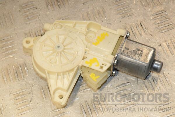Моторчик стеклоподъемника задний правый Mercedes C-class (W204) 2007-2015 A2048200642 411806 euromotors.com.ua