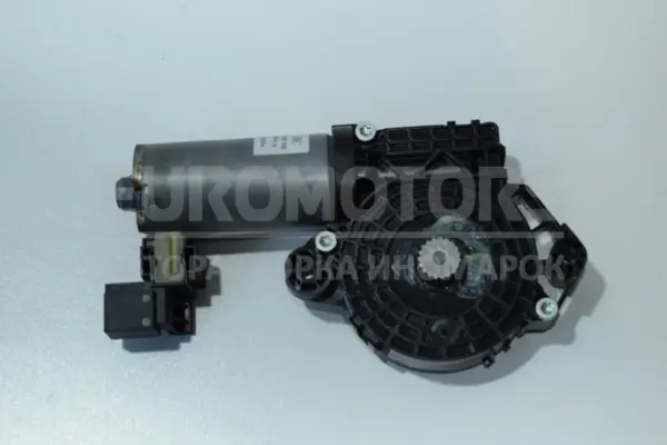 Мотор люка Mercedes GLC-class 2.2 D (W253) 2015 0390200100 it-14409 Дизель - 2
