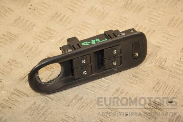 Блок управления стеклоподъемником передний левый Renault Kangoo 2008-2013 8200548970 420684 euromotors.com.ua
