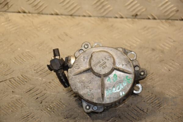 Вакуумный насос Renault Megane 1.9dCi (II) 2003-2009 8200451323 422881 euromotors.com.ua