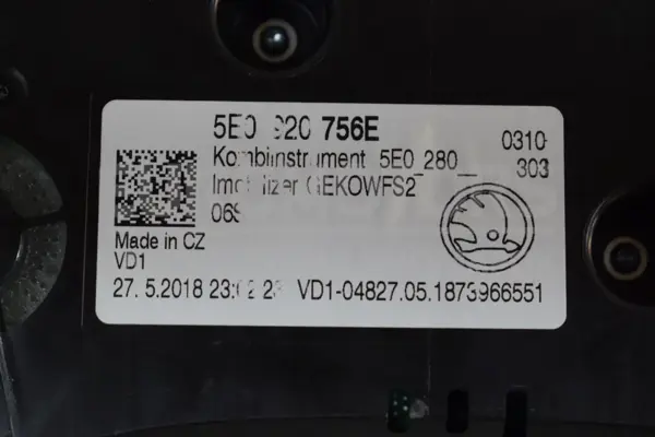Панель приладів Skoda Octavia 2.0 TFSI (A7) 2013-2020 5E0920756E it-15391 Бензин - 4