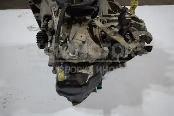 Механическая коробка передач 5-ступенчатая Dacia Duster 1.6 SCe 2010 320106830R it-15486 Бензин - 6