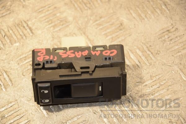 Кнопка стеклоподъемника передняя правая Jeep Compass 2006 04602785AA 427062 euromotors.com.ua