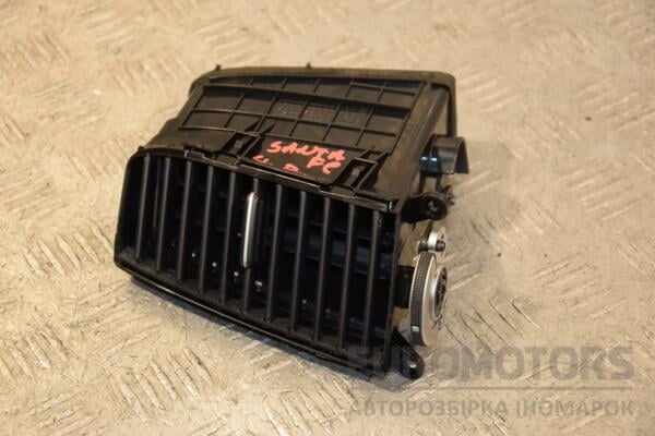 Дефлектор повітряний центральний правий Hyundai Santa FE 2006-2012 974202B000 427187 euromotors.com.ua