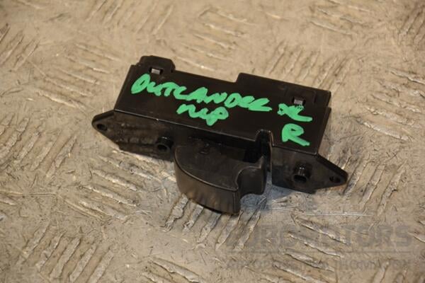Кнопка стеклоподъемника передняя правая Mitsubishi Outlander XL 2006-2012 8608A061 428828 euromotors.com.ua