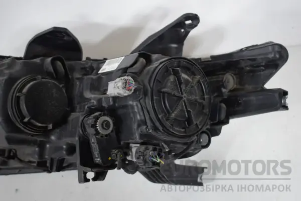 Ліва біксенонова фара Mitsubishi Outlander 2.2tdi 2012 8301CB64 it-16218 Дизель - 8