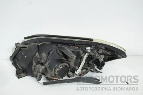 Правая ксеноновая фара 10- Toyota Rav 4 2.2tdi 2006-2013 8113042500 it-16659 Дизель - 2