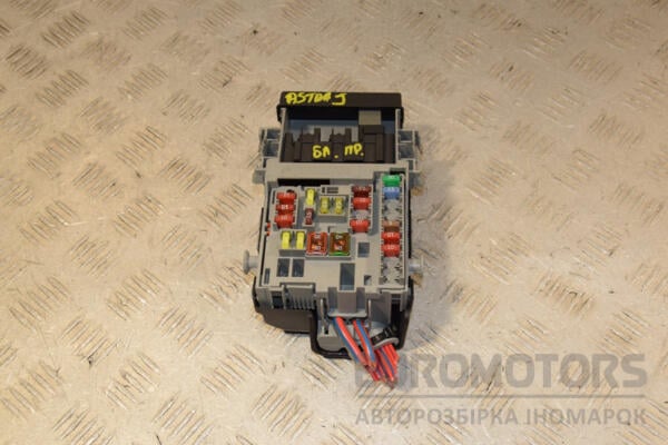 Блок предохранителей Opel Astra (J) 2009-2015 13222786 437005 euromotors.com.ua