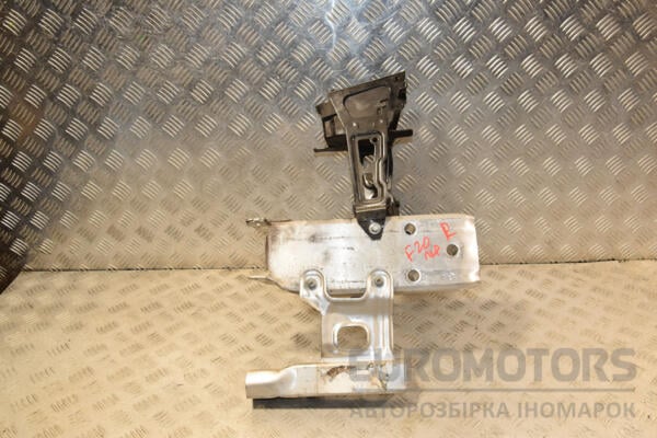 Кронштейн усилителя переднего бампера правый BMW 1 (F20) 2010 51117266192 437837 euromotors.com.ua