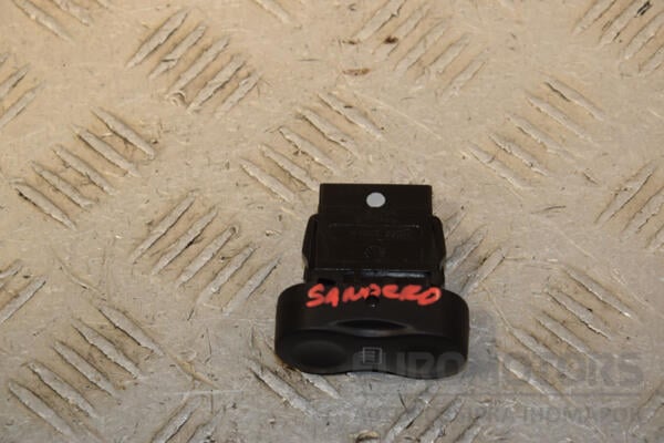 Кнопка обогрева заднего стекла Renault Sandero 2007-2013 8200710682 437920 euromotors.com.ua