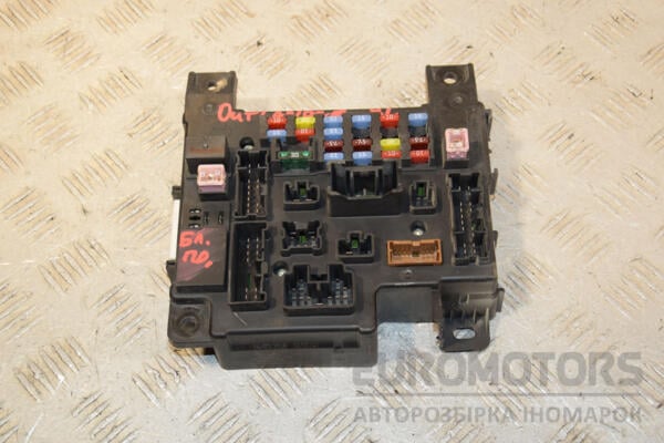 Блок предохранителей Mitsubishi Outlander XL 2006-2012 8637A319 437971 euromotors.com.ua