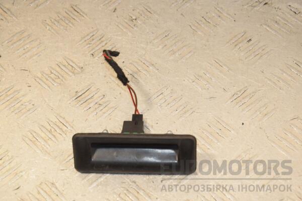 Кнопка открывания крышки багажника наружная Skoda Fabia 2007-2014 5J0827566E 443966 euromotors.com.ua