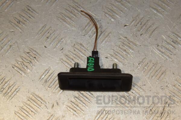 Кнопка открывания крышки багажника наружная Skoda Fabia 2007-2014 5J0827566C 444024 euromotors.com.ua