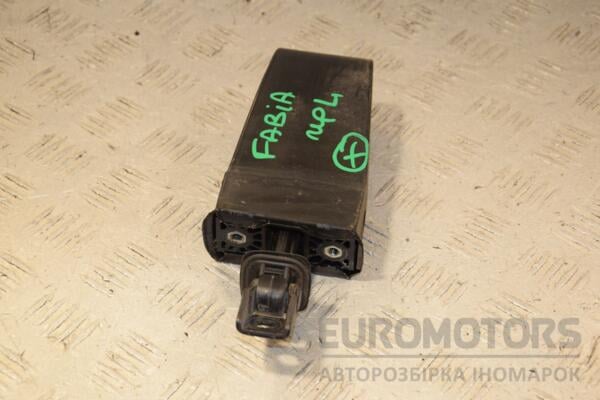 Ограничитель двери передний левый Skoda Fabia 2007-2014 5J0837249 444420 euromotors.com.ua