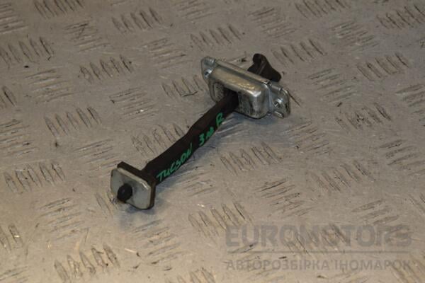Ограничитель двери задний правый Hyundai Tucson 2004-2009 444853 euromotors.com.ua