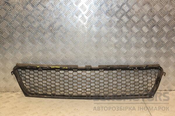 Решетка переднего бампера центральная Renault Sandero 2007-2013 8200735103 446324 euromotors.com.ua