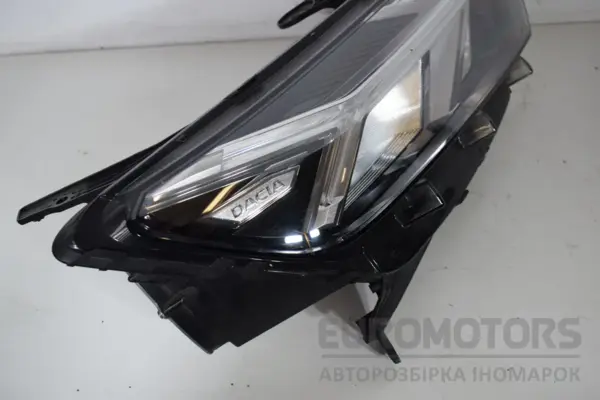 Правая фара Dacia Sandero 1.0 (III) 2020 260102586R it-17370 Бензин - 2