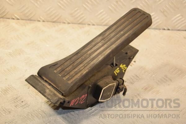 Педаль газу електрична пластик Mercedes E-class 3.0cdi (W212) 2009-2016 A2043000004 454726 euromotors.com.ua