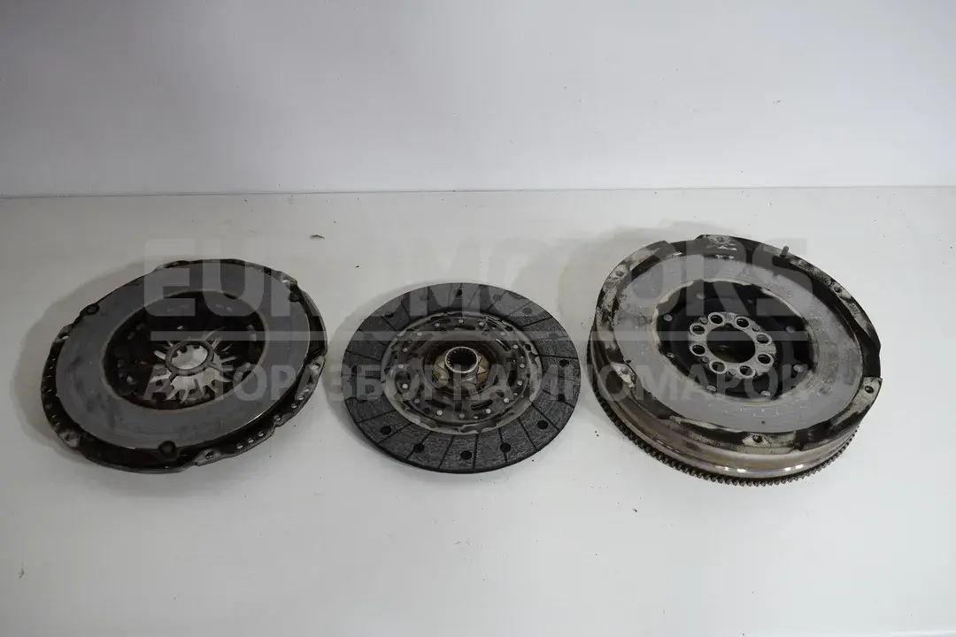 Придбати Двомасовий маховик (комплект зчеплення) Toyota Verso 1.6d